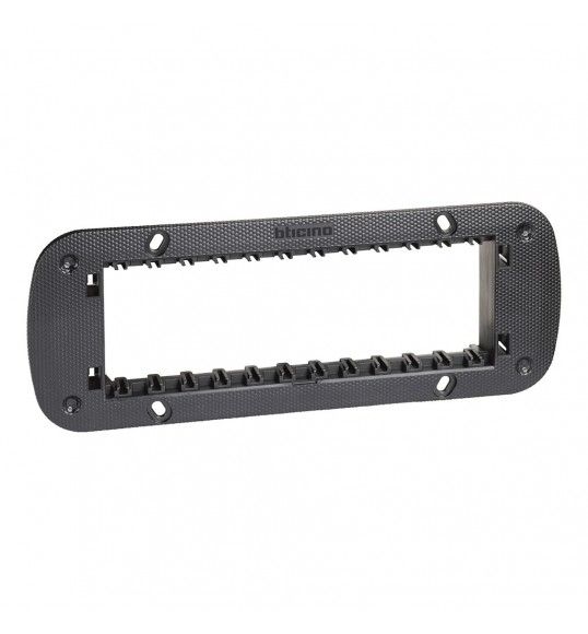 K4706 Living Now Supporto 6 moduli fornito con valva di protezione