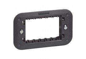 K4703 Living Now Supporto 3 moduli fornito con valva di protezione