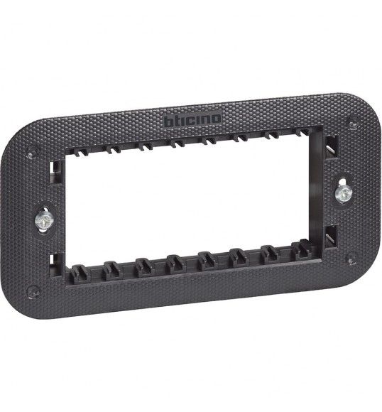 K4704 Living Now Supporto 4 moduli fornito con valva di protezione