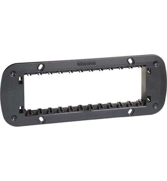 K4706 Living Now Supporto 6 moduli fornito con valva di protezione